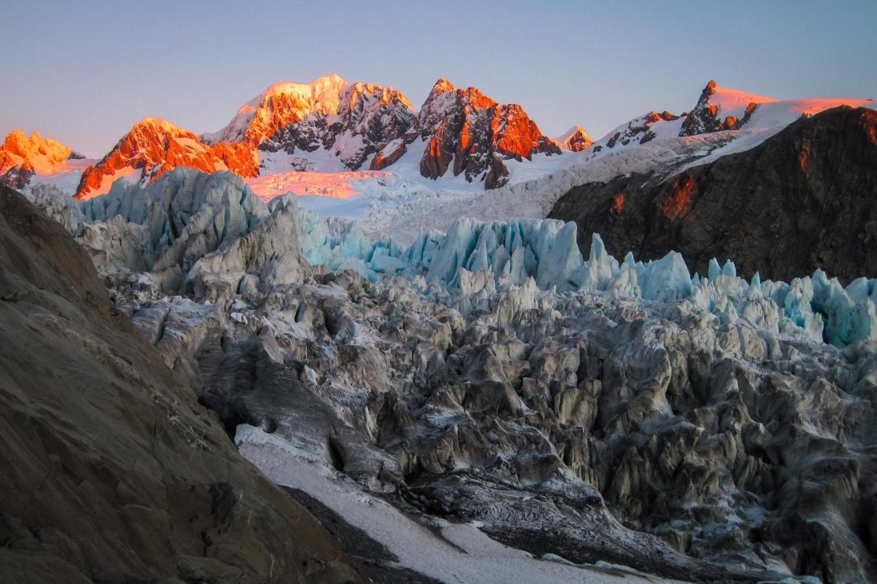 High Peaks Hotel Glaciar Fox Exterior foto